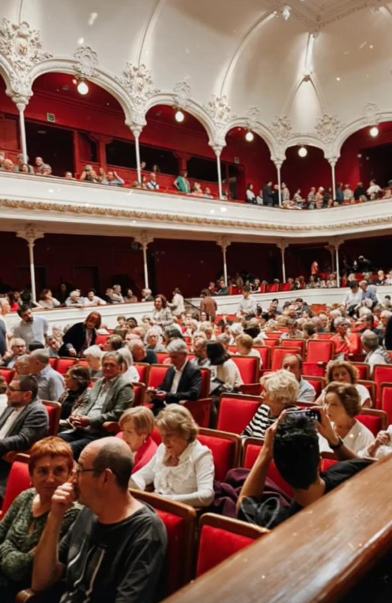Sociedad Filarmónica de Bilbao interior and audience